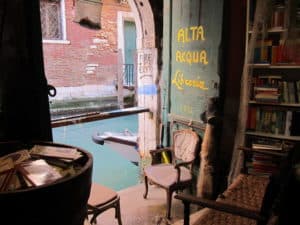 vsiite venise librairie acqua alta 