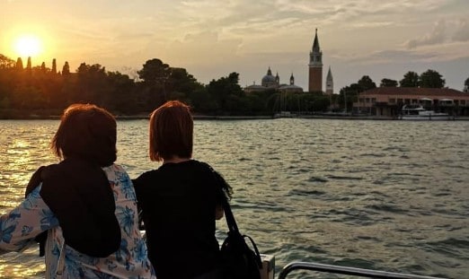 Venice group aperitif boat VivoVenetia