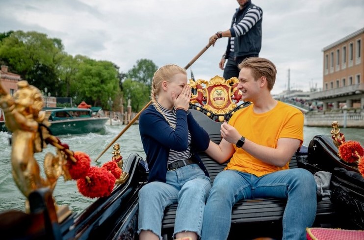 venice wedding proposal gondola couple