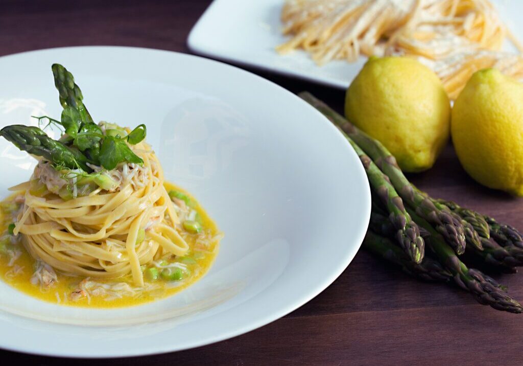 Дегустация вин и ужин. Ресторан в Венеции. Паста