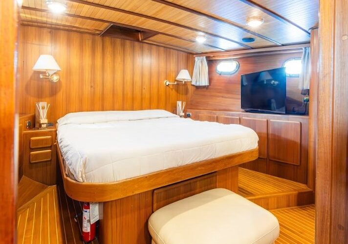 enice wedding proposal yacht room